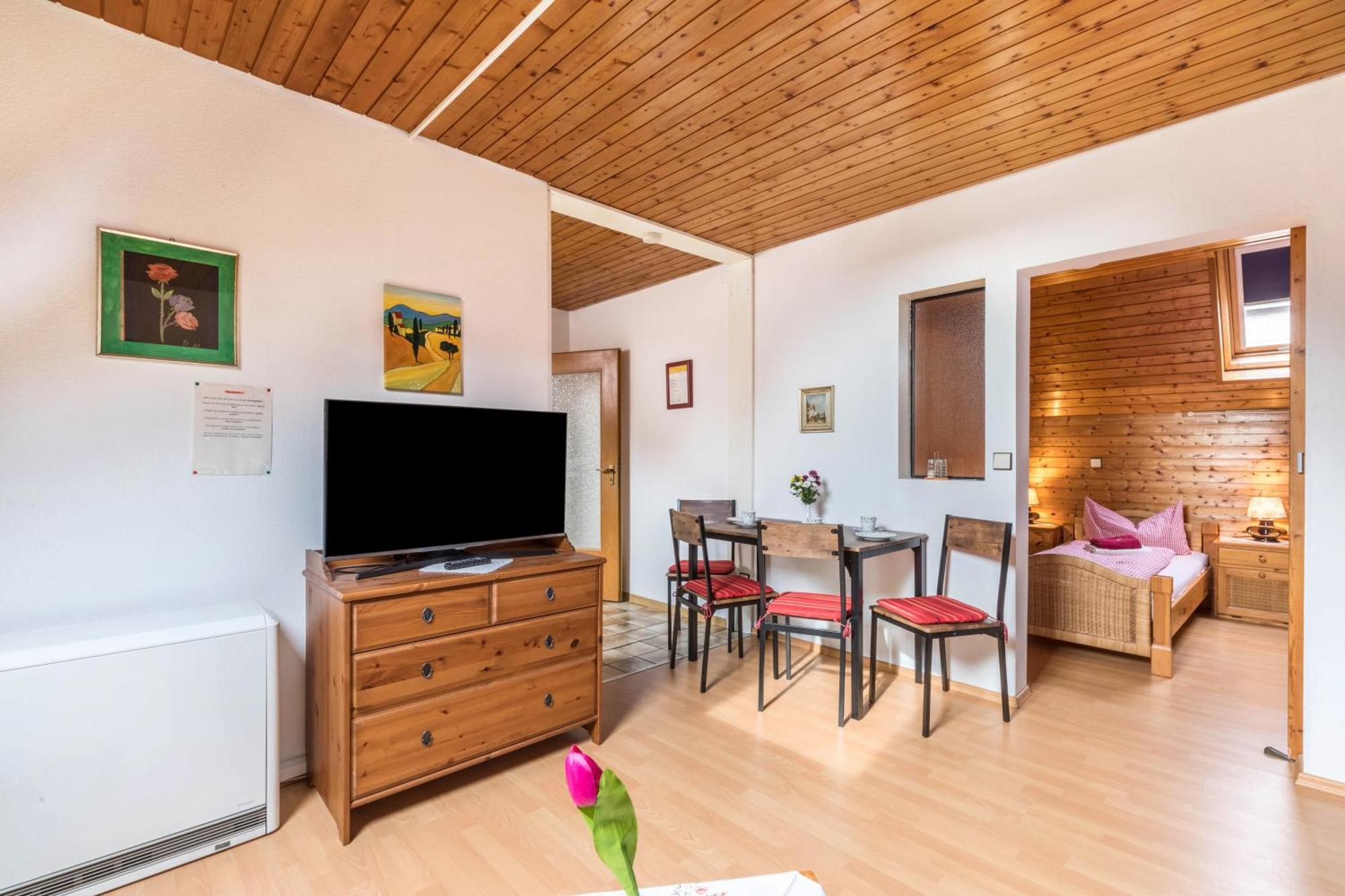 Apartmenthaus Ferienwohnungen Sila فاينشتاد المظهر الخارجي الصورة
